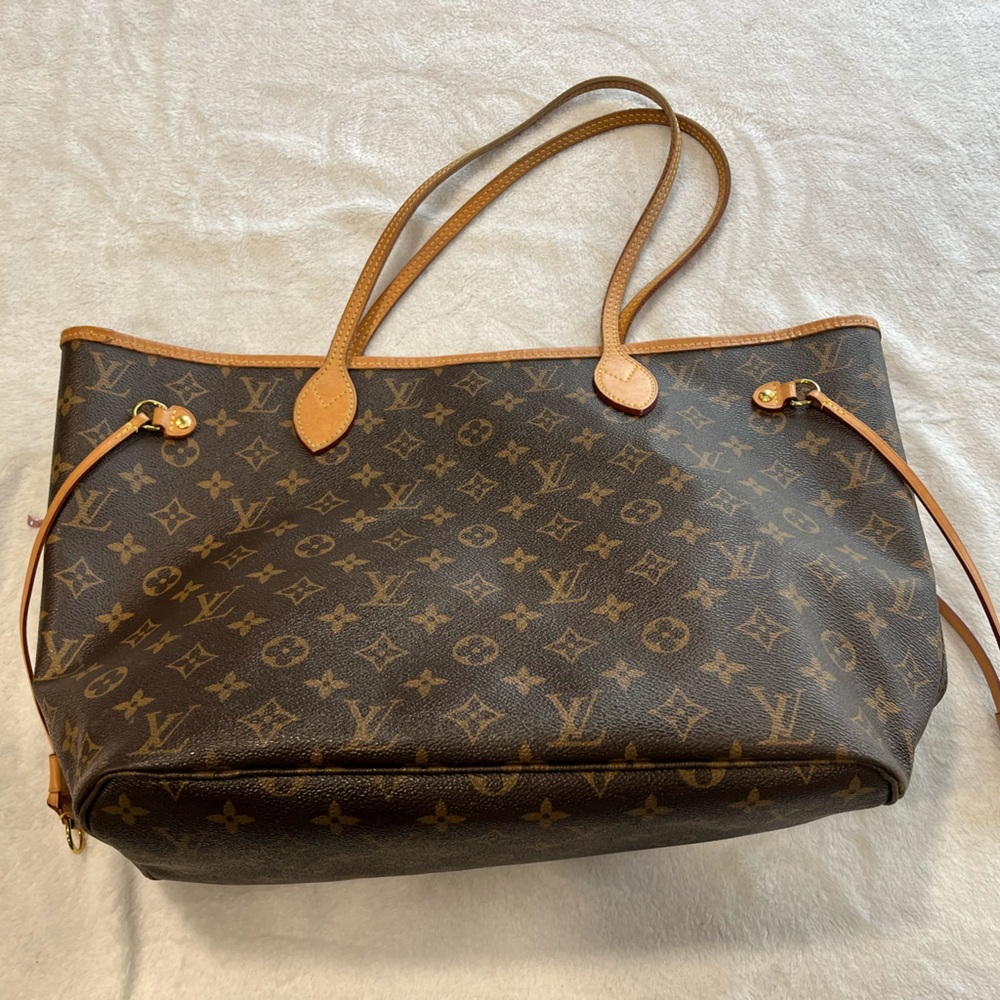 Louis Vuitton MM Neverfull Monogram Tote - Includes Pouchette